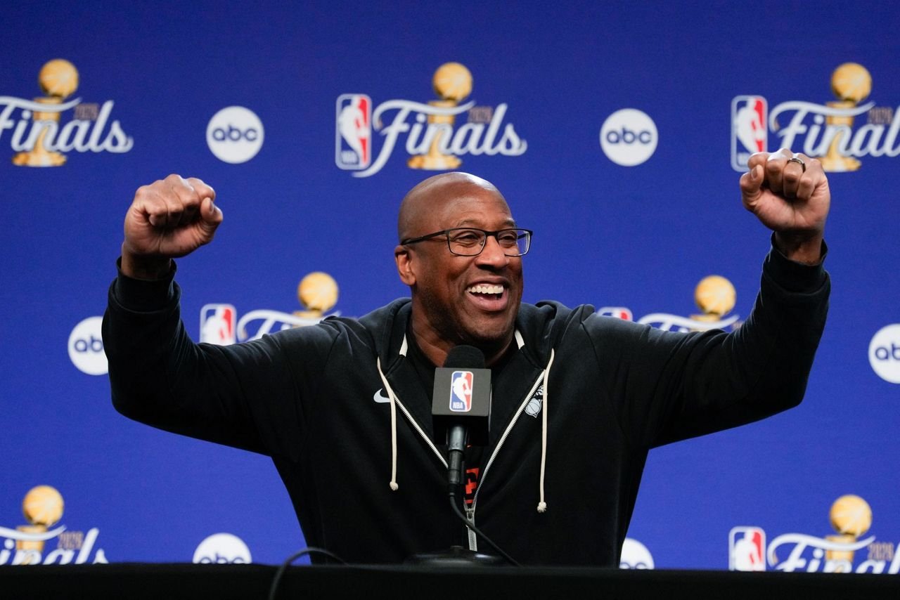 Knicks celebrity fans NBA practice surprise