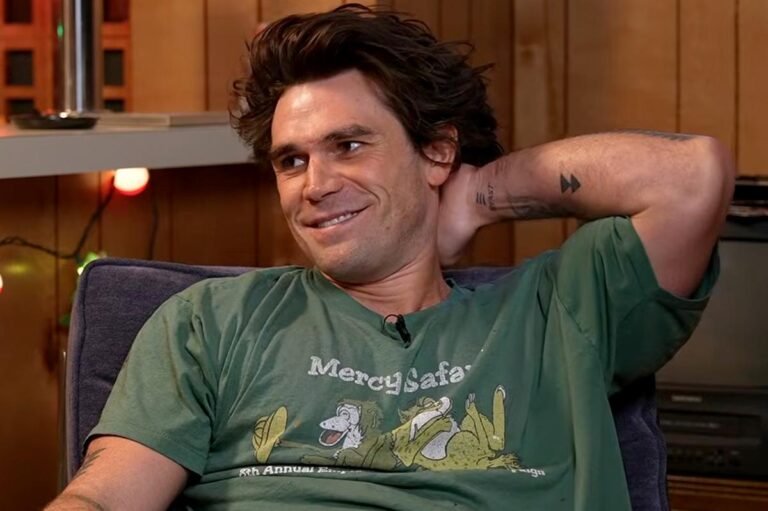 KJ Apa punched at strip club by riverdale co-star reveals name KJ Apa punched at strip club by riverdale co-star reveals name