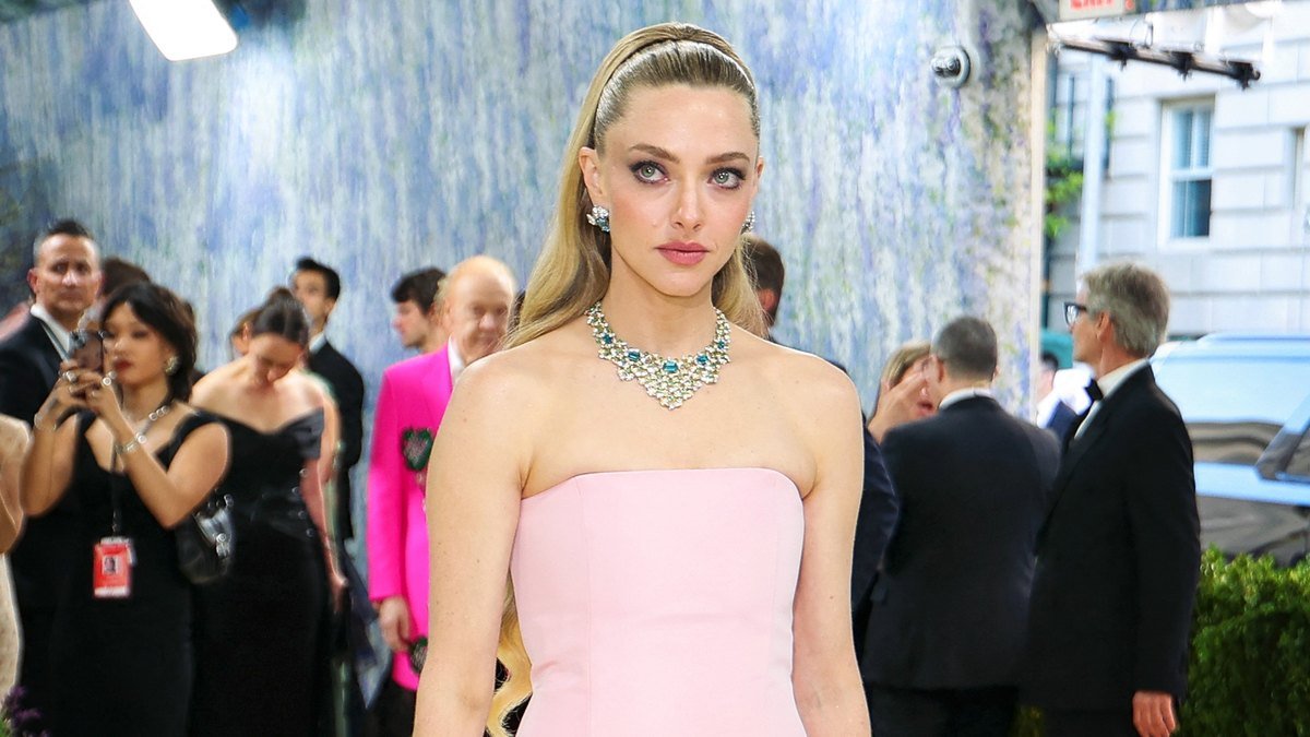 Amanda seyfried lists los angeles home for $3.2 million