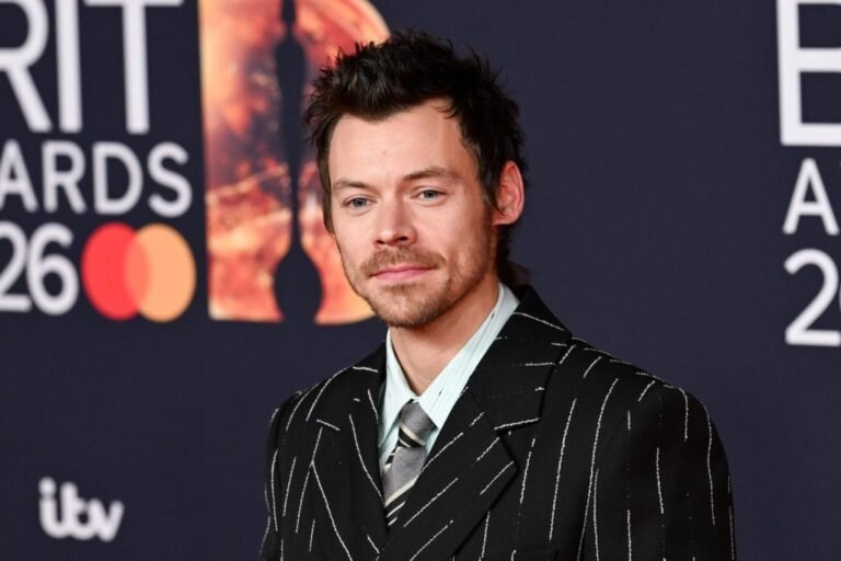 Harry styles taylor swift wedding joke lights up msg show