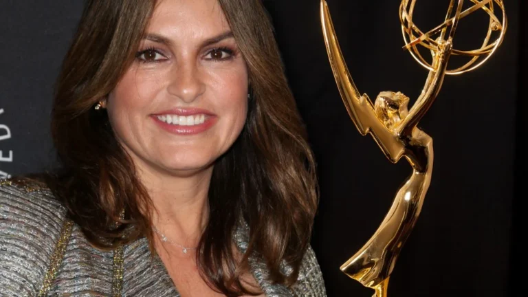 Mariska Hargitay hosting emmys breaks 15-year gender gap