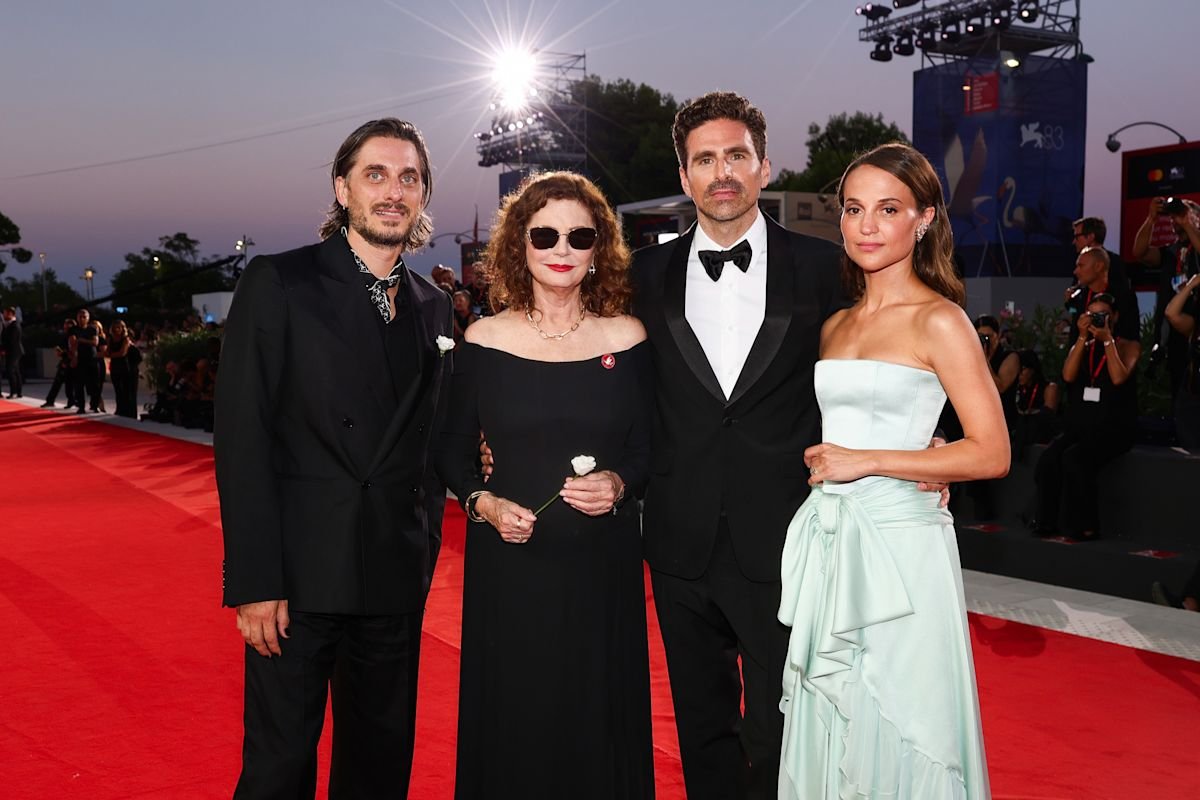 The echo chamber venice premiere earns 8-minute standing ovation